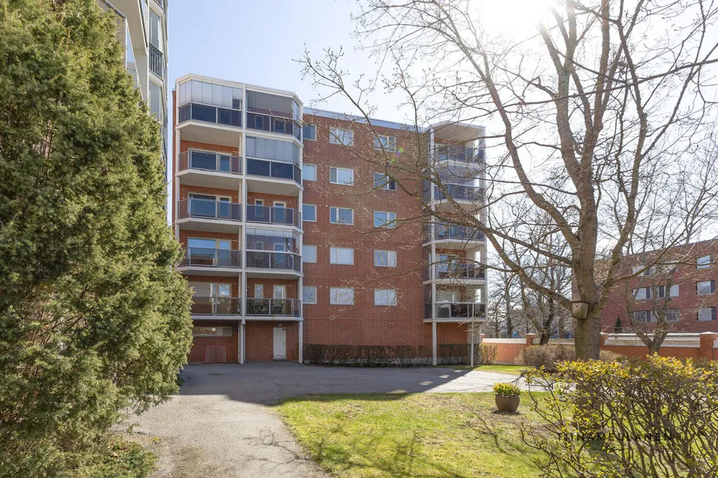 Välivaade - Spacious Corner Apartment with Balcony in Canal Area