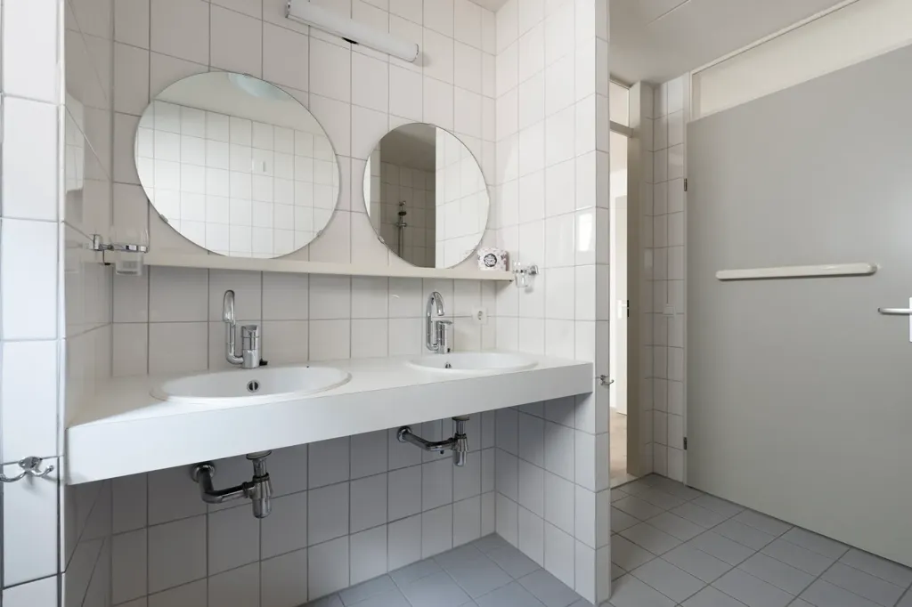 Salles de bain - Galerij Flat with Balcony in Hulst Centre