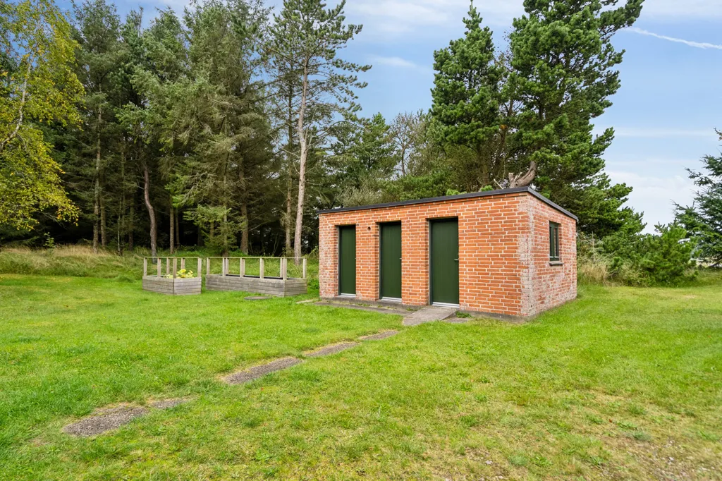 Jardin - Renovated Red Brick Villa with Water View