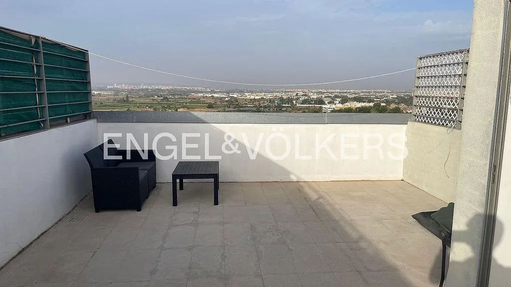 Terrazza - Modern Loft Triplex with Garage in Xirivella