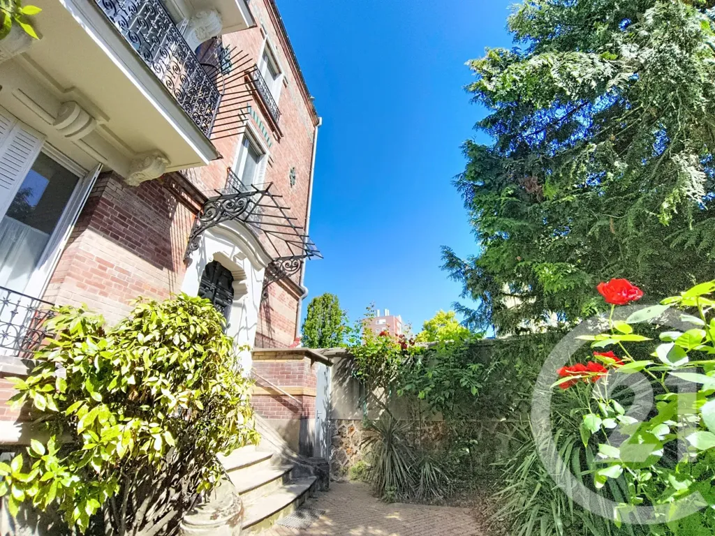 Jardin - Duplex à Rénover avec Balcon au Centre de Saint-Denis