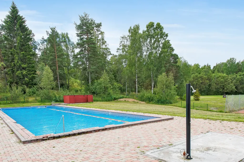 Piscine - Spacious House with Open Plan in Norrtälje