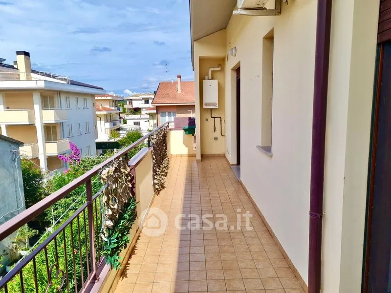 Balcone - Bright 2-Bedroom Apartment with Balcony in Pineto