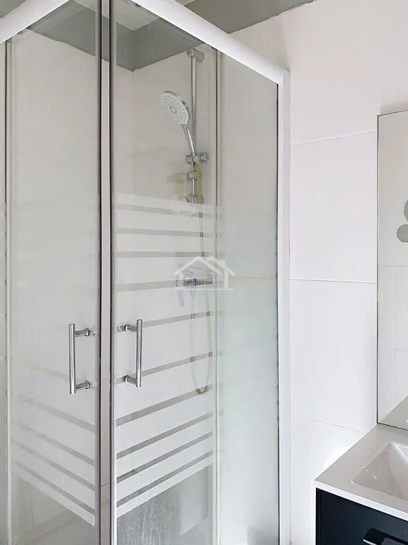 Salles de bain - Duplex Lumineux avec Terrasse à Antony