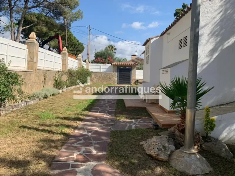 Jardin - Luxury Chalet with Pool in Urbanisation Berà