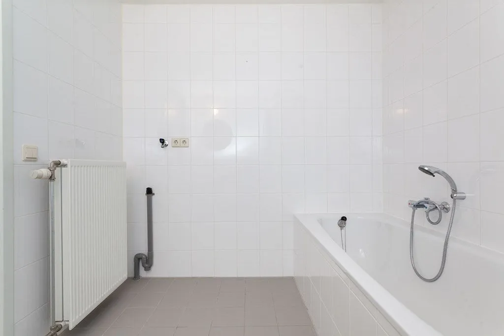 Salles de bain - Apartment with Parking in Rotterdam Kralingen