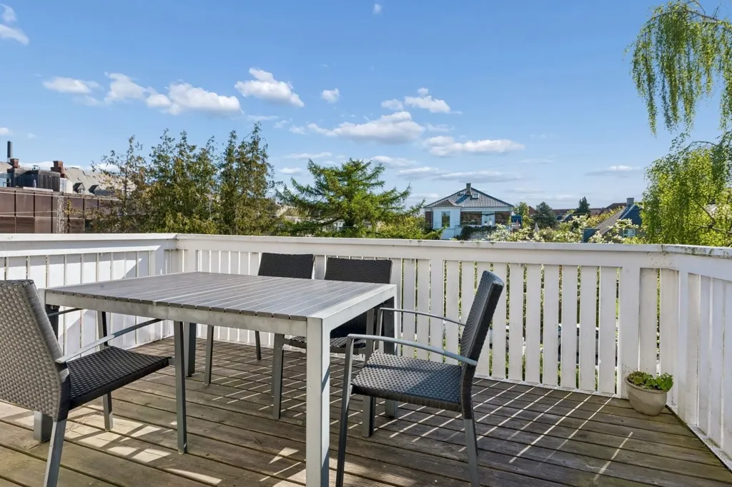 Terrasse - Bright Apartment with Balcony in Frederiksberg