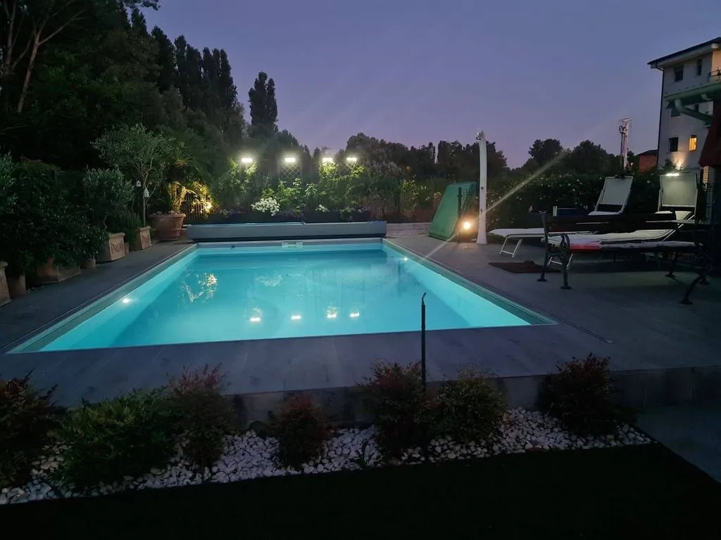 Piscine - Luxury Terraced House with Pool in Lodi