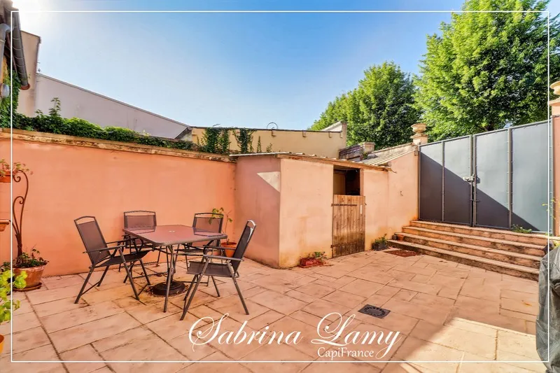Aed - Triplex House with Courtyard in Vertus Centre