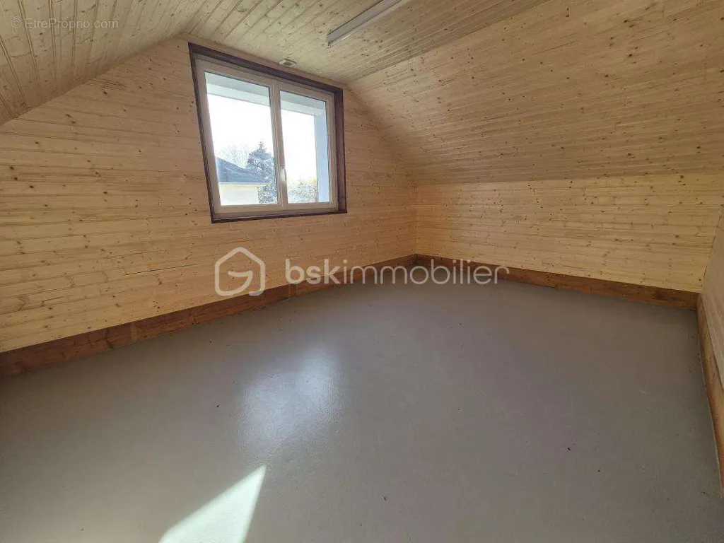 Pièces - Maison de Plain-Pied avec Balcon dans le Quartier Calme de Gien