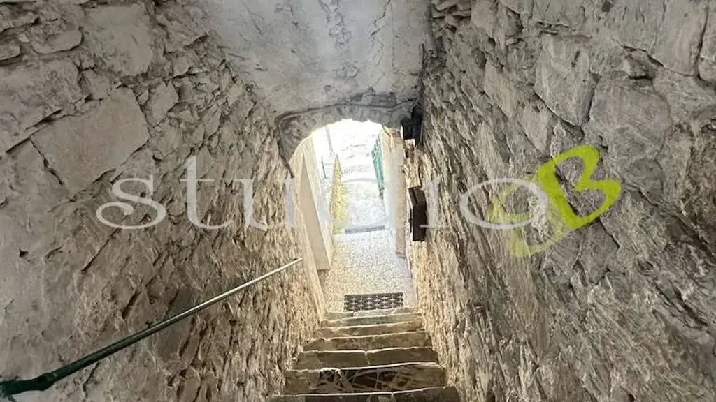 Toad - Two-Storey Apartment with Valley View in Seborga