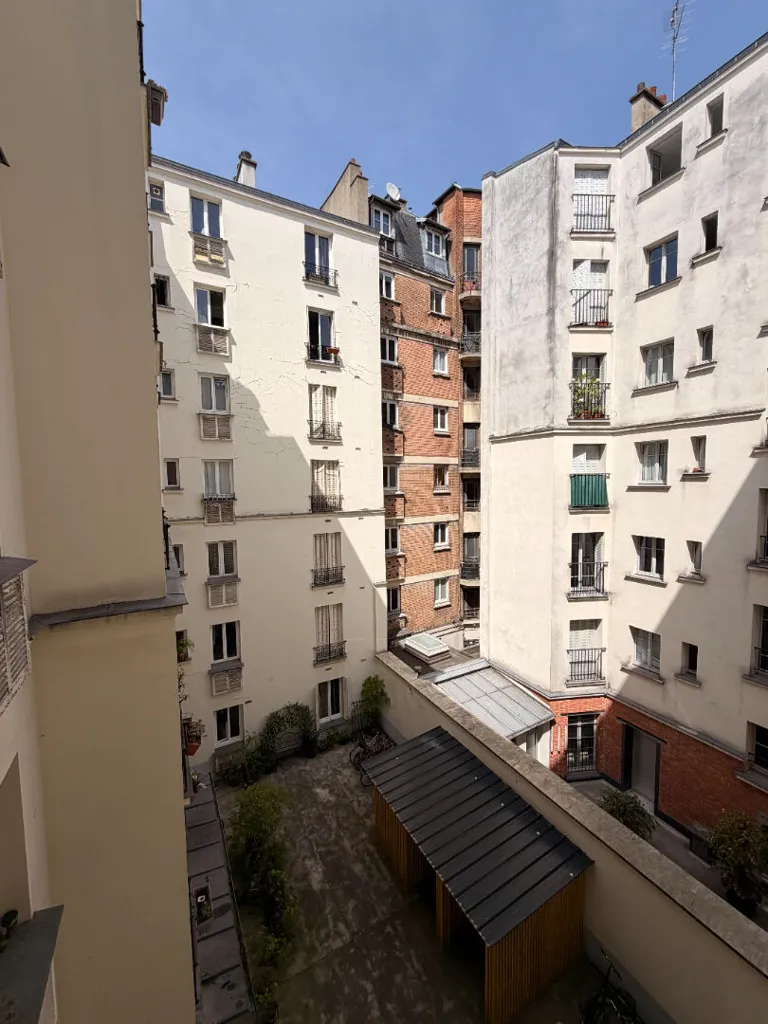 Giardino - 2-Bedroom Parisian Flat with Parquet Floors