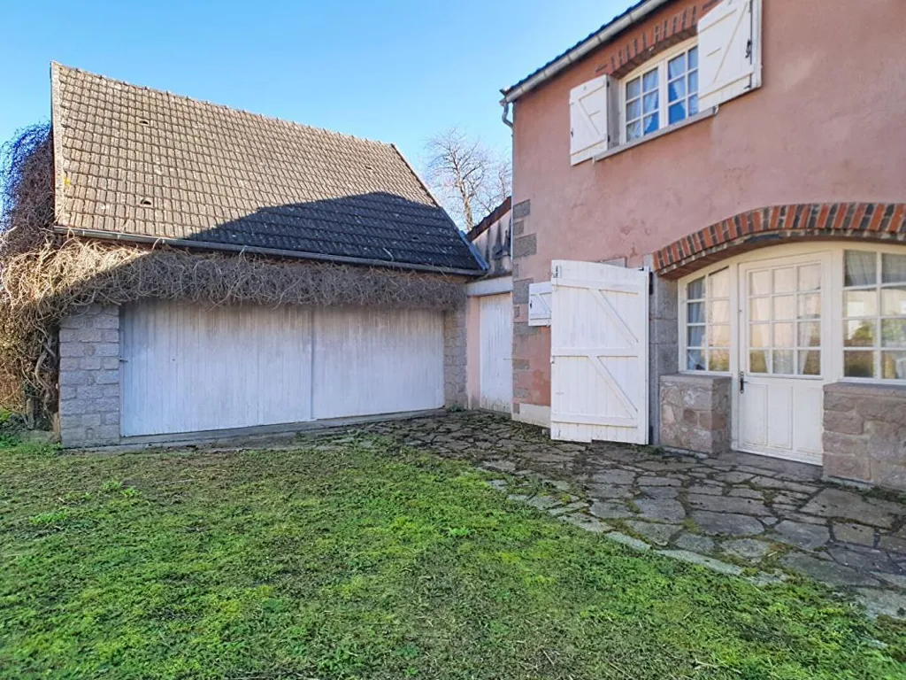 Esterno - Spacious House with Dependencies in La Roche-en-Brenil