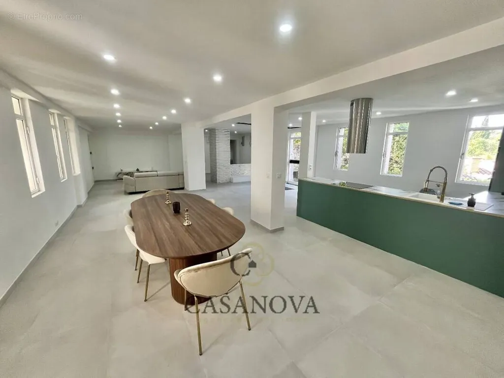 Salle à manger - Appartement Rénové avec Terrasse au Calme à Nîmes