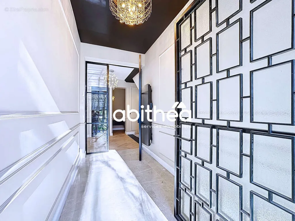 Esik - Luxury Renovated Apartment in Arras Prefecture