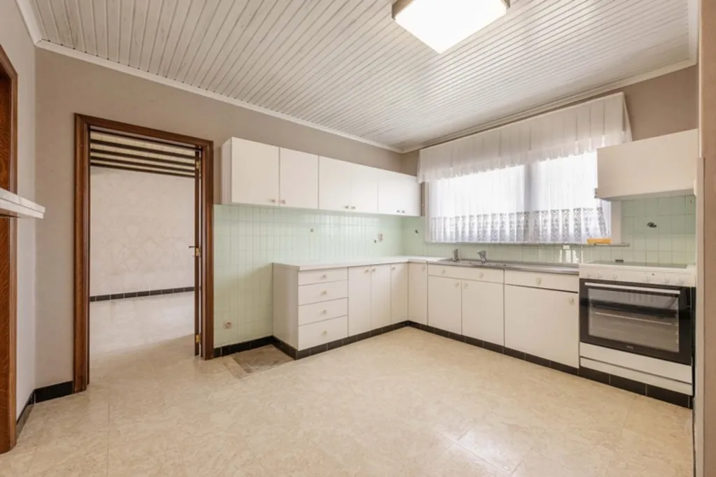 Cuisine - Bungalow à rénover avec jardin à Wakken