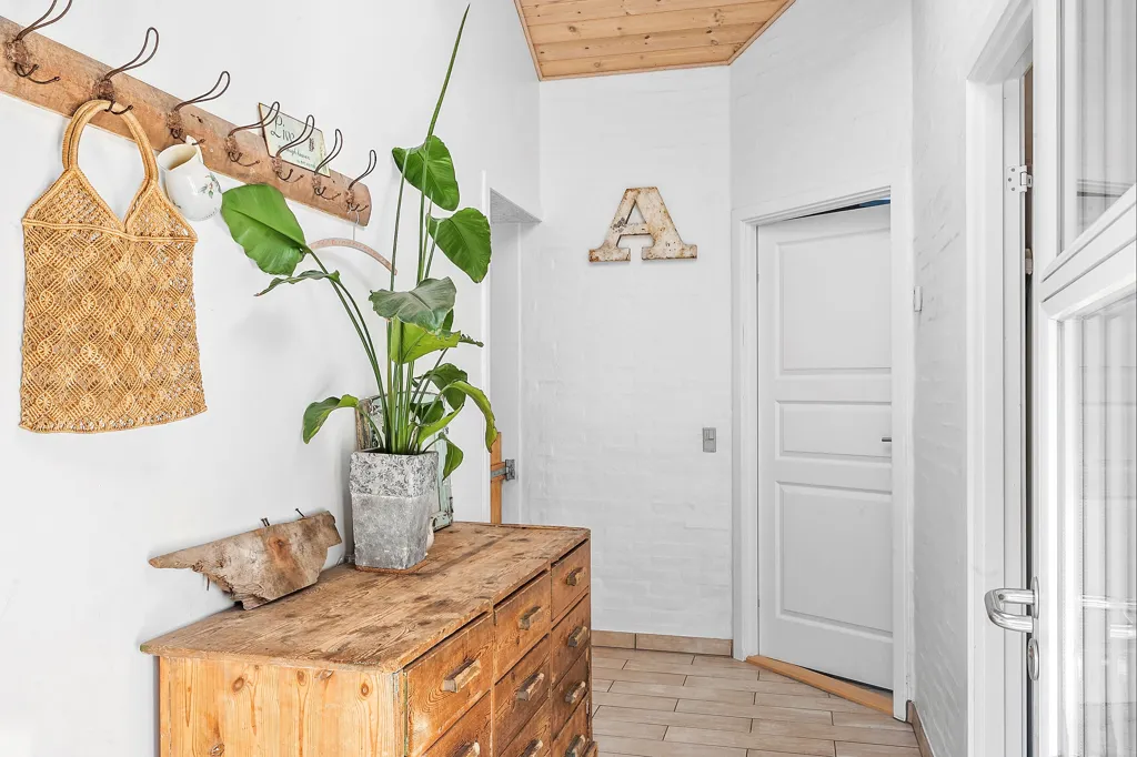 hallway_entrance