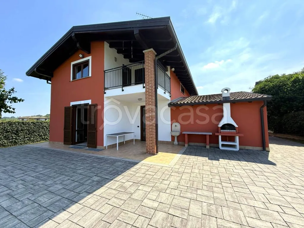 Välivaade - Villa with Garden in Castelletto Sopra Ticino