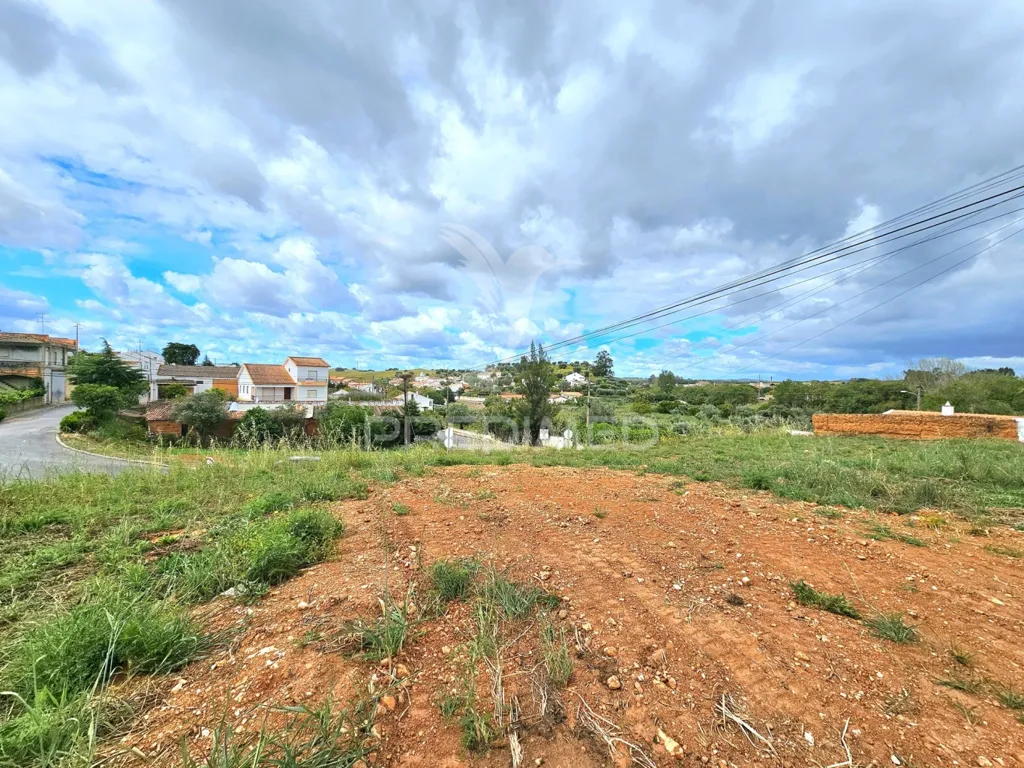 Garden - Construction Plot with Garden in Ourique