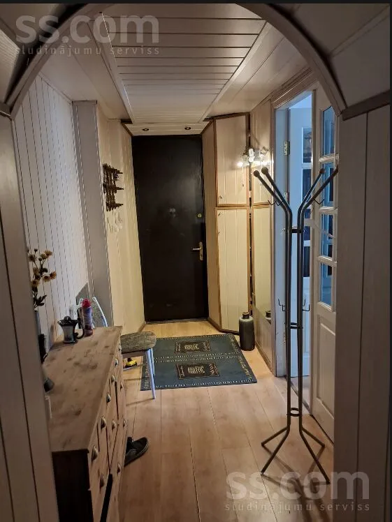 Esik - Two-Bedroom Flat in Stalinist Building, Riga