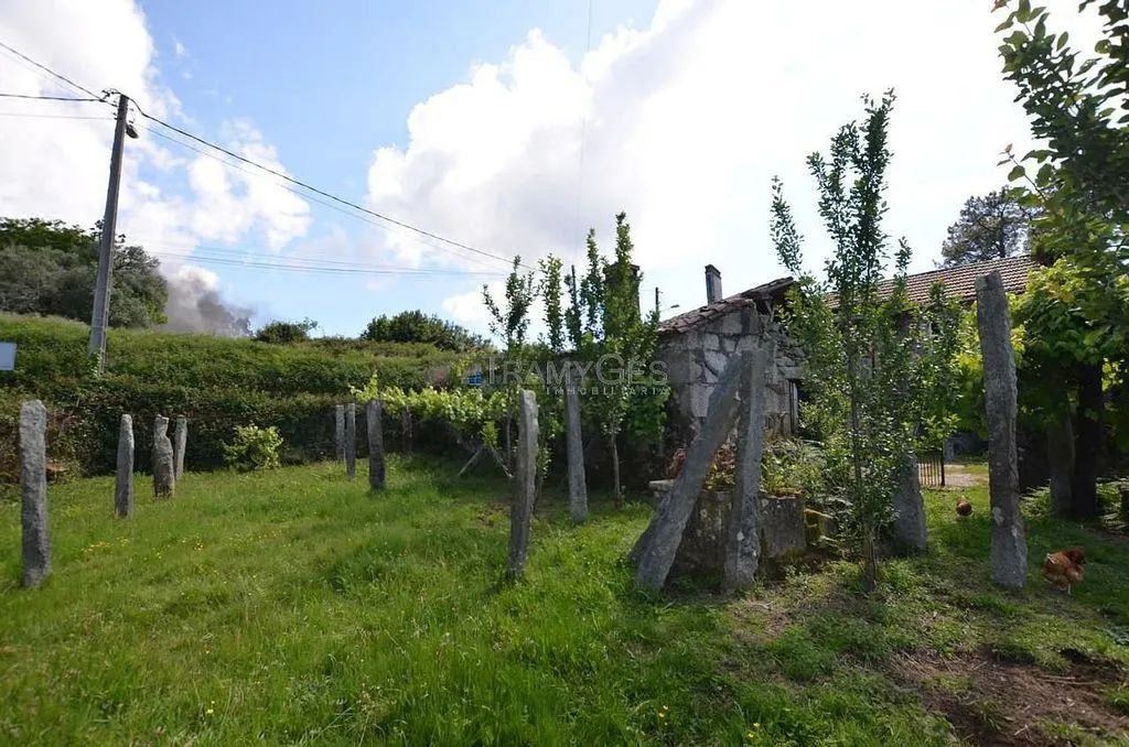 Aed - Stone Cottage for Renovation in Gondomar