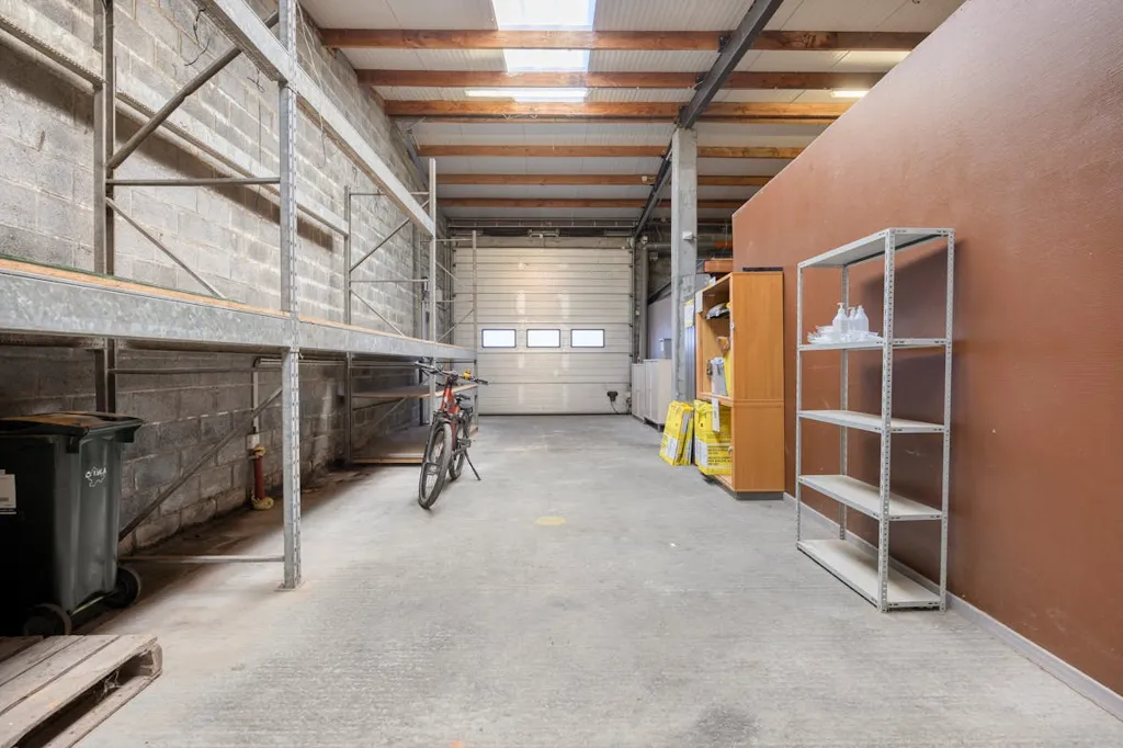 Garage - Commercial Building with Parking in Ronse