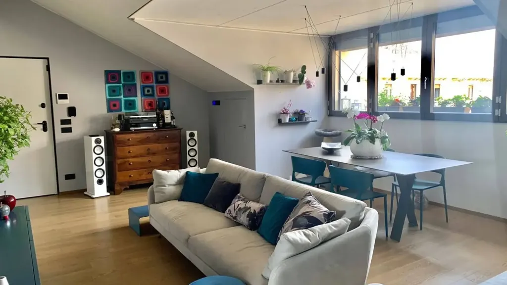 Elutuba - Restored Apartment with Historic View in Ivrea