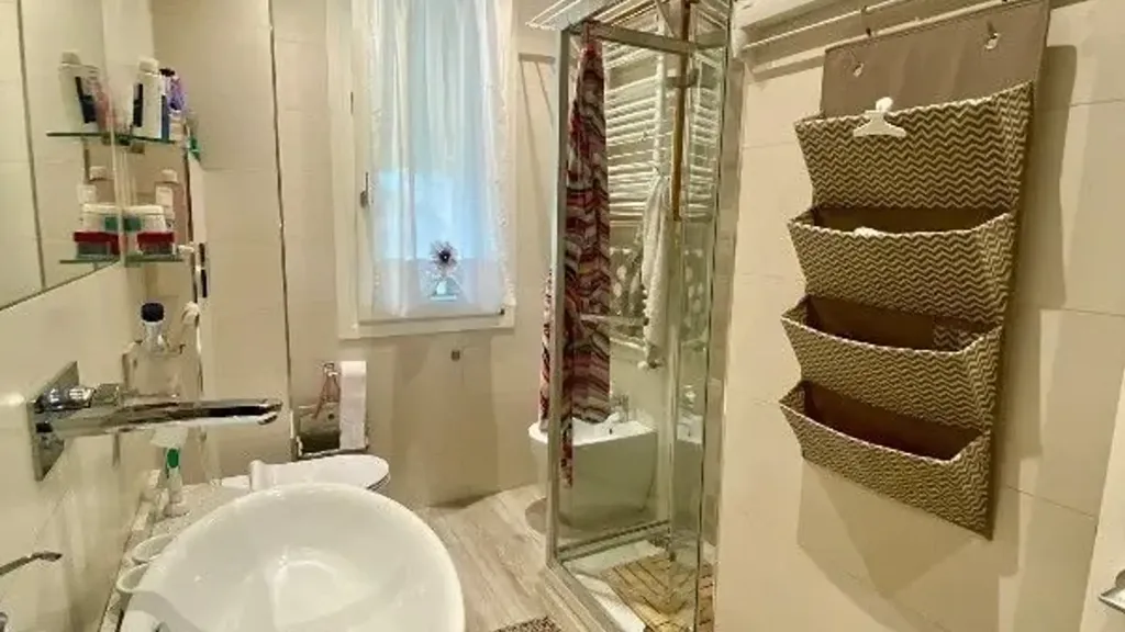 Salles de bain - Elegant Apartment with Balcony in Empoli