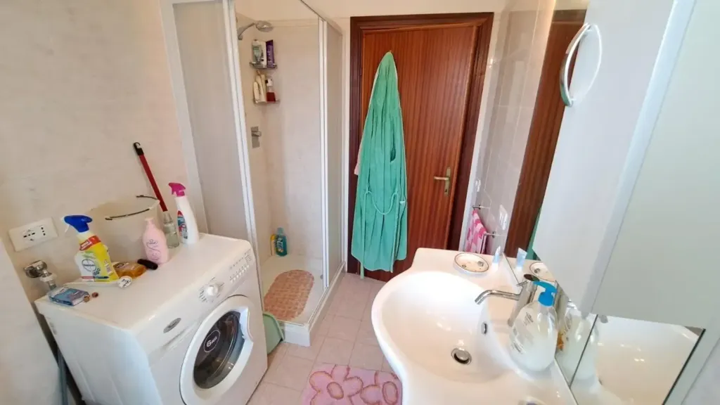 Salles de bain - Terraced Apartment with Garage in Rosignano Solvay