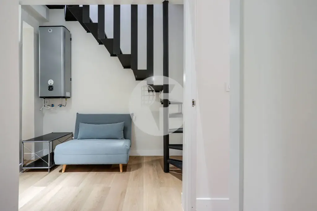 Esik - Renovated Duplex with Two Entrances in Guindalera