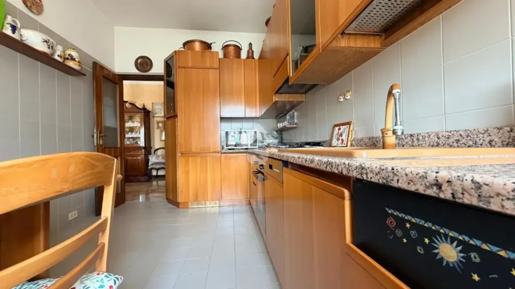 Cucina - Trilocale with Balcony in Brescia