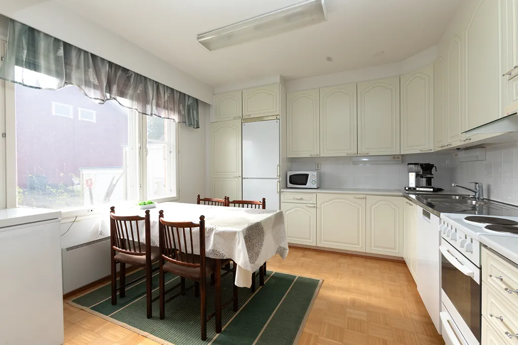 Cuisine - Spacious 3-Bedroom House with Sauna in Nilsiä