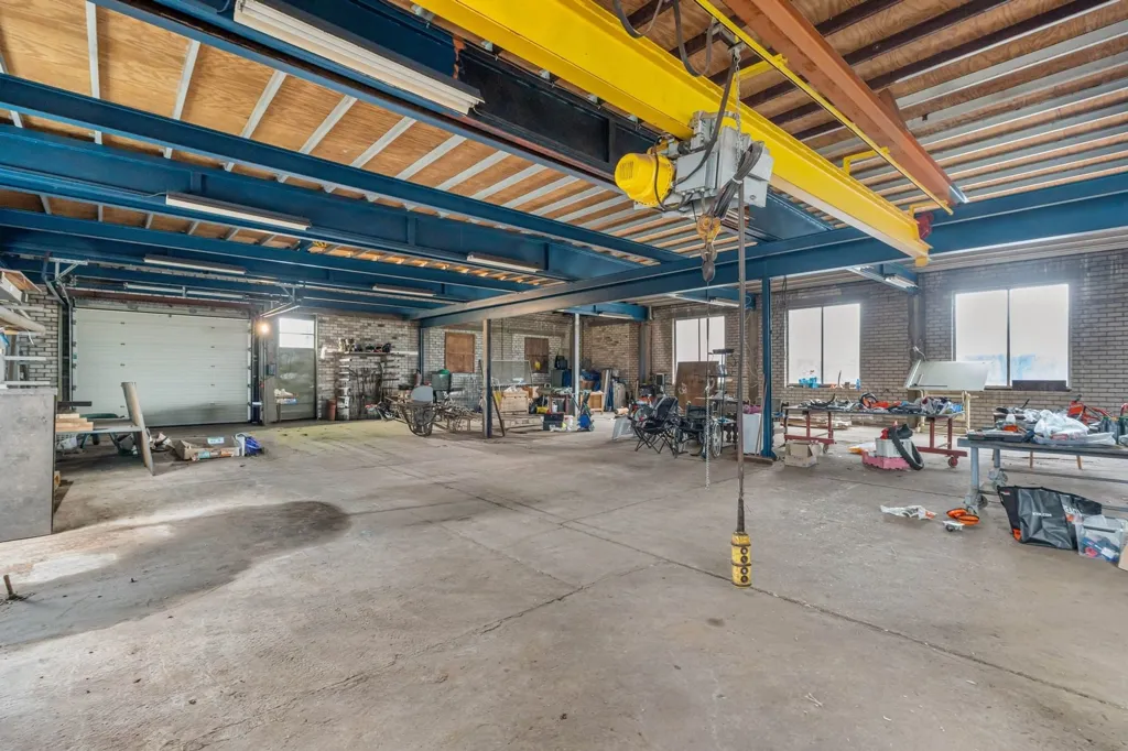 Pièces - Bungalow avec Magasin sur un Grand Terrain à Bruxelles