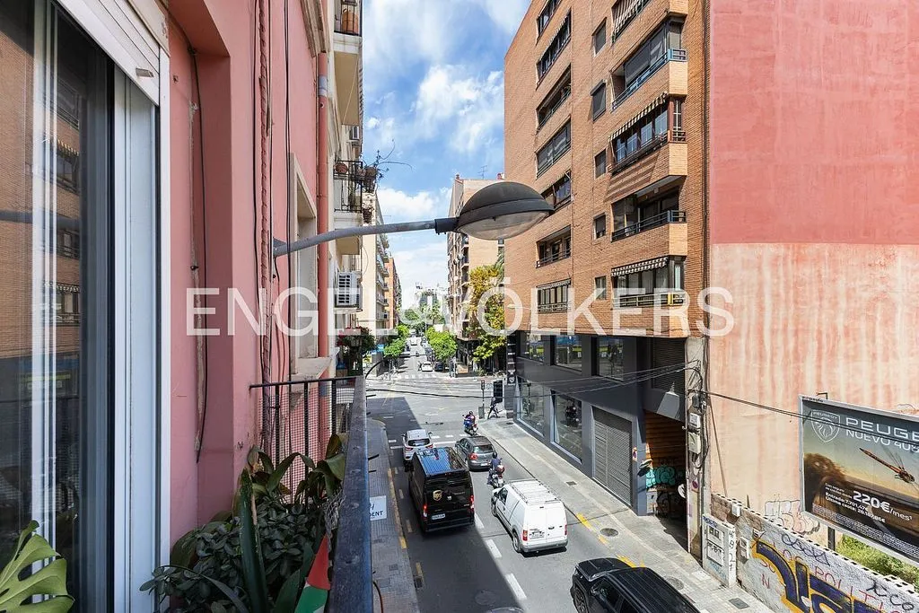 Rõdu - T2 Flat with Balcony in Valencia
