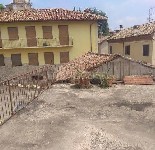 Terrass - Rustic Property with Langa Views in Guarene