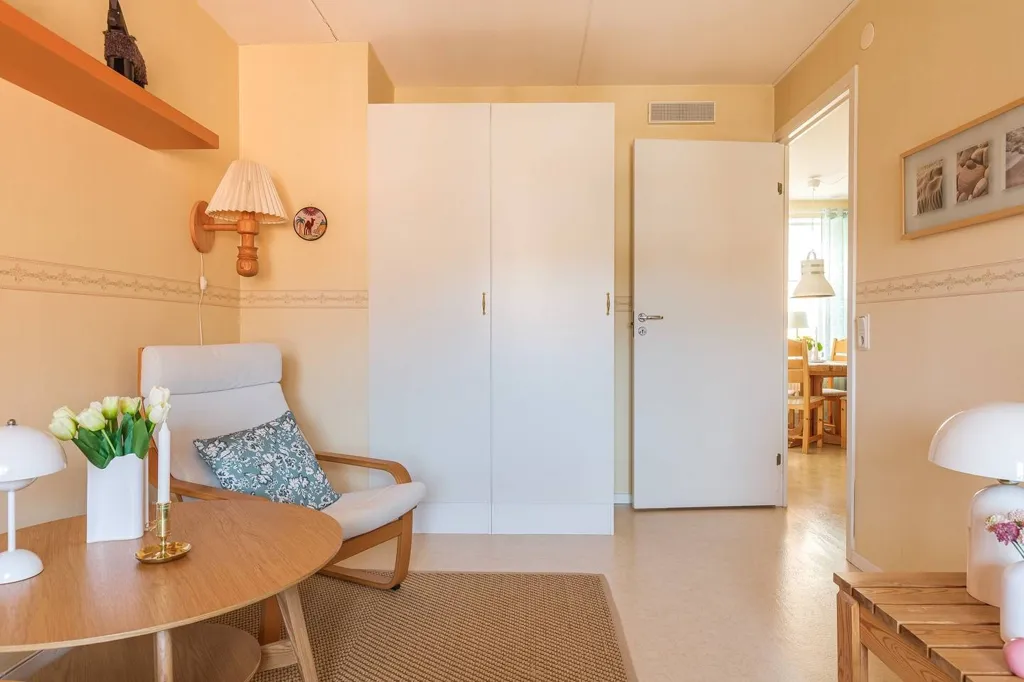 Esik - Bright Apartment with Balcony in Stenkumlet