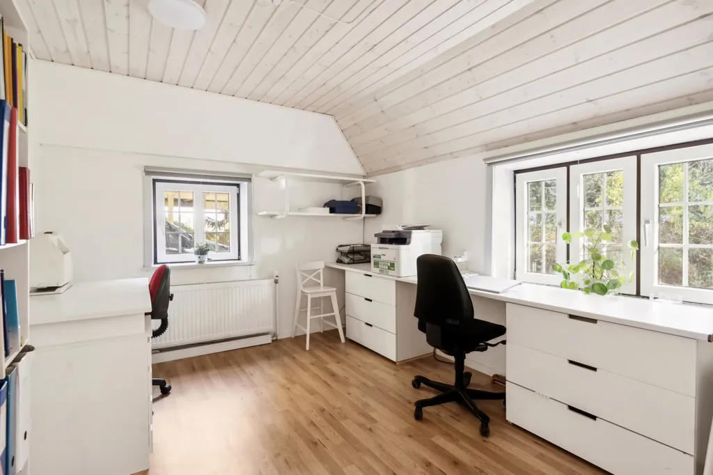 Office - Rural Villa with Large Garden in Agerskov