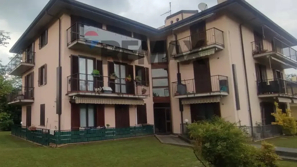 Välivaade - Tranquil 3-Bedroom Apartment with Garden in Malnate