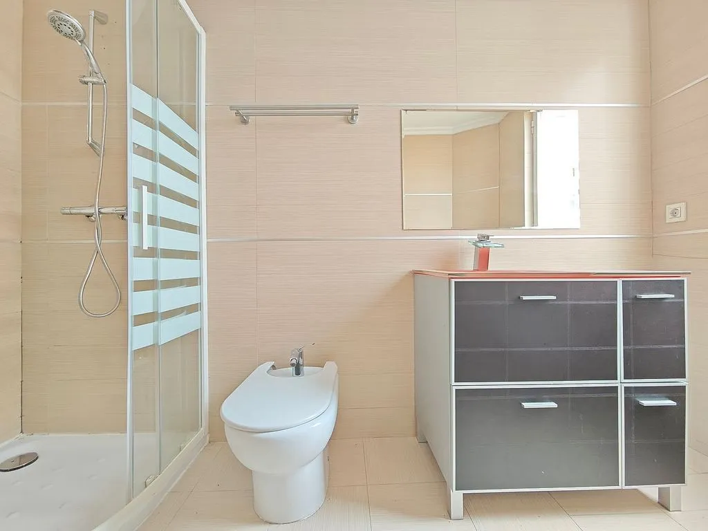 Bathrooms - 1-Bedroom Flat with Balcony in Santiago Centre
