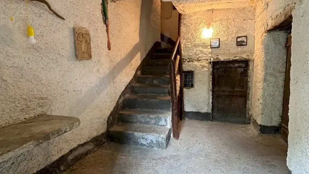 Pièces - Alpine Baita with Mountain Views in Canosio