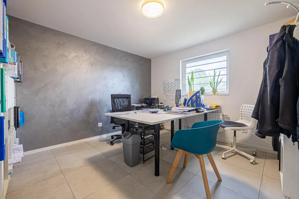 Office - Spacious Maison with Garden in Soleuvre
