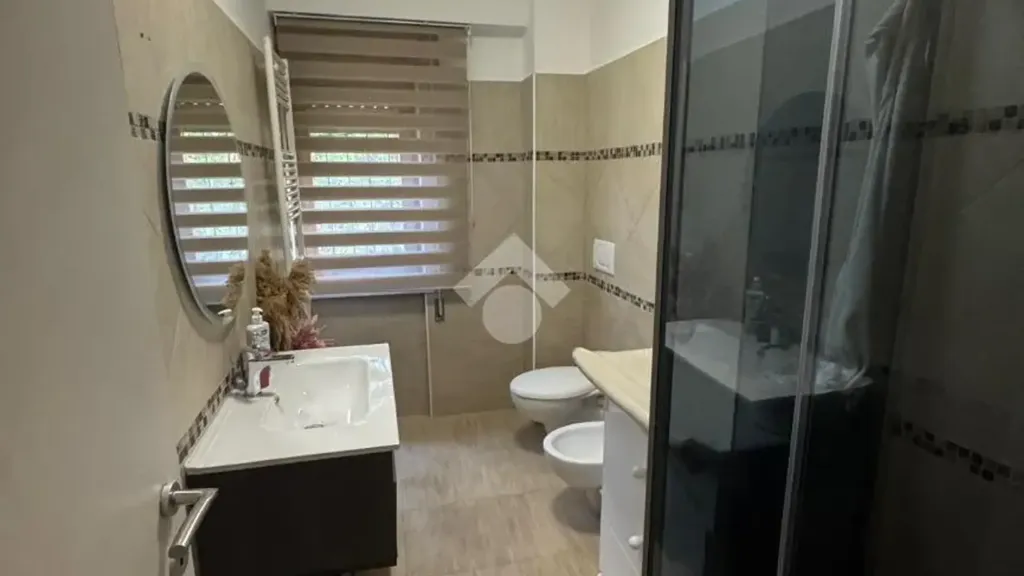 Salles de bain - Rear-Facing Apartment with Terrace in Avezzano