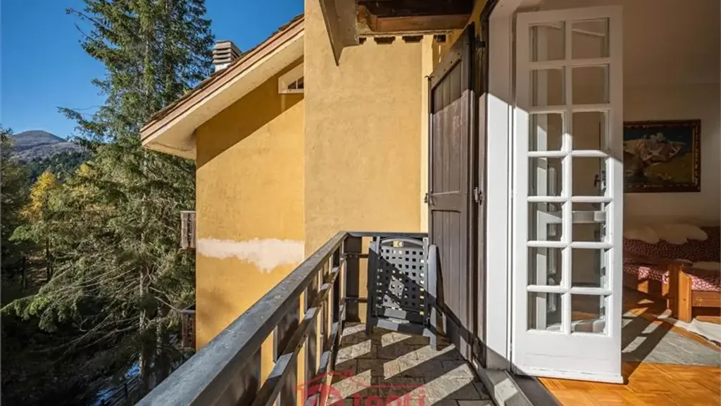 Balcony - Apartment with Mountain View in Madesimo