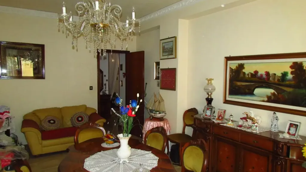 Salle à manger - Appartement 7 pièces à IT