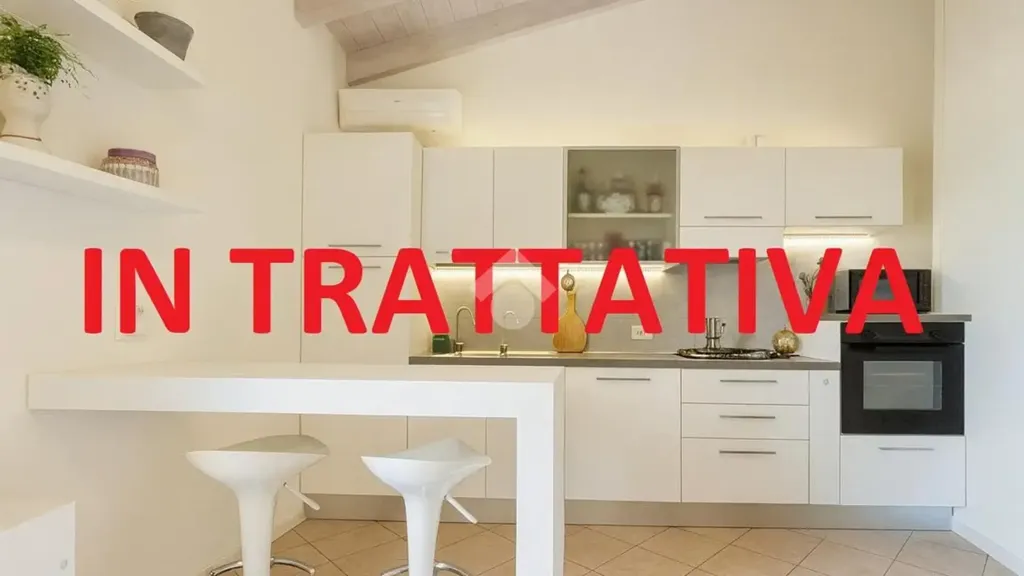 Köök - Trilocale with Exposed Beams in Castegnato