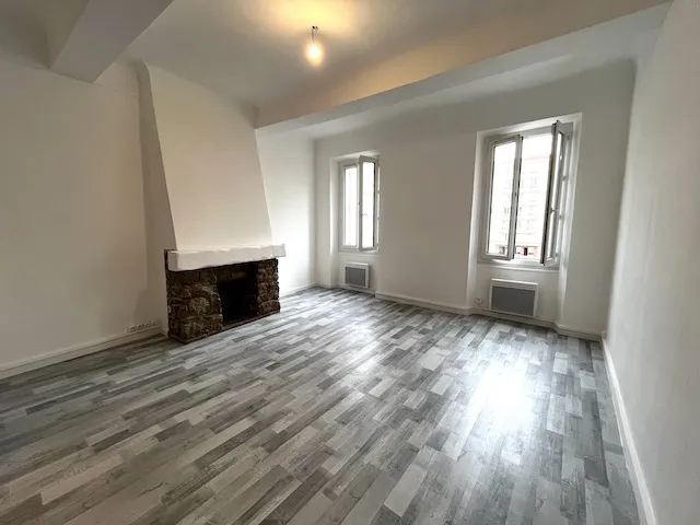 Séjour - Appartement Rénové Proche des Plages