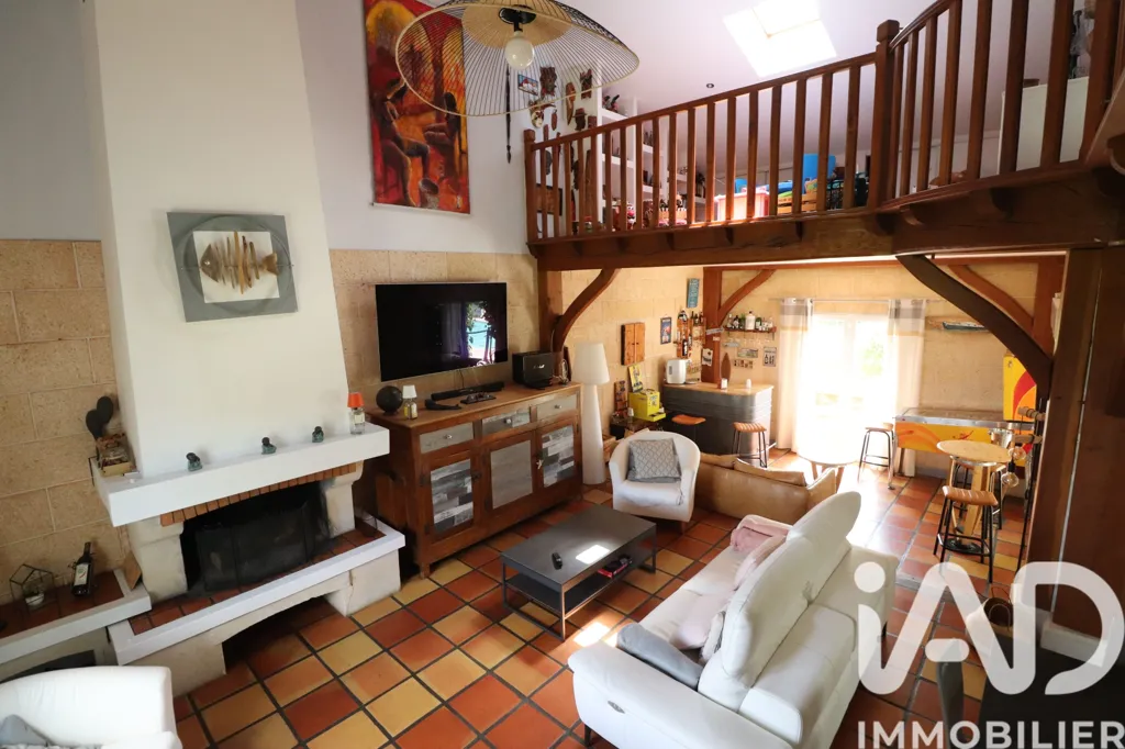 Séjour - Maison Contemporaine avec Piscine à Orignolles