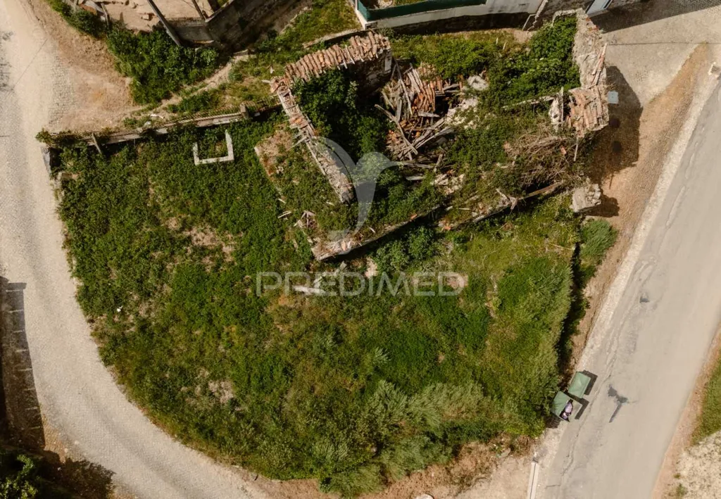Õhuvaade - Ruin Site with Monastery View in Pombeiro
