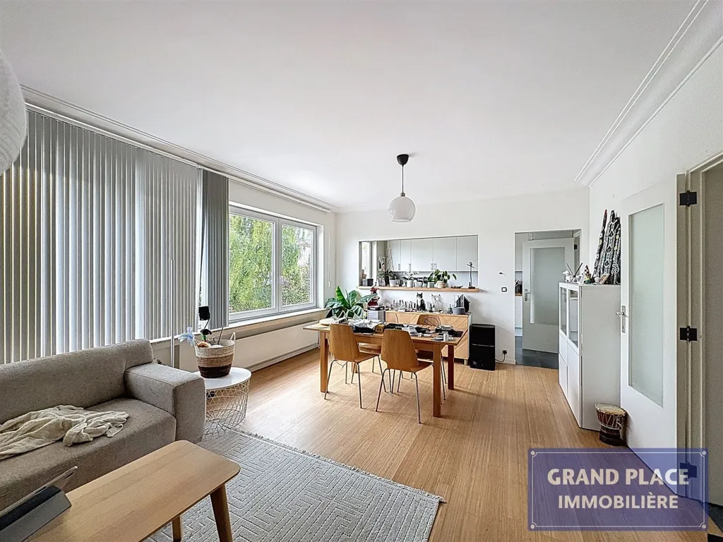 Séjour - Immeuble avec Entrepôt et Appartements Rénovés près de Bruxelles