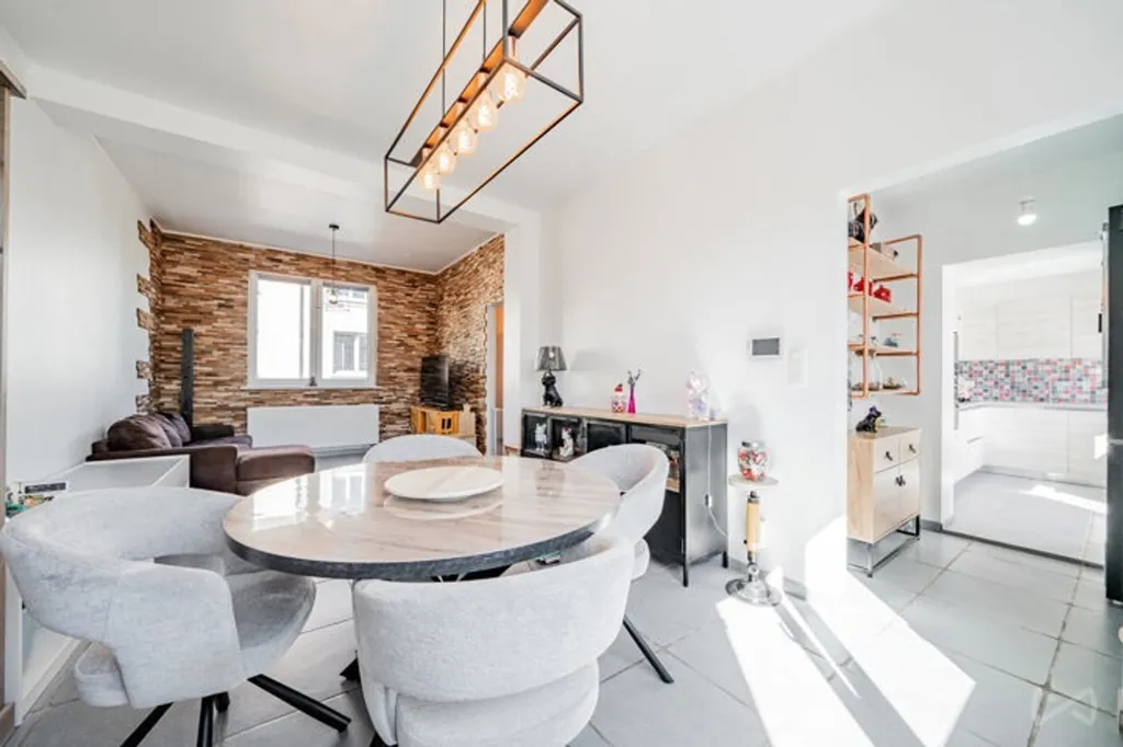 Söögituba - 3-Fronted House with Terrace in Couillet